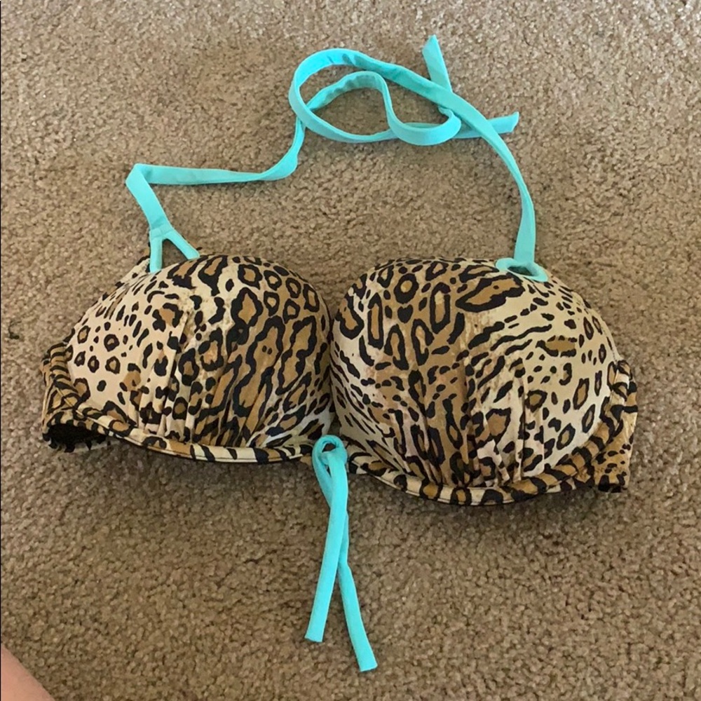 Bombshell Victoria’s Secret bikini top